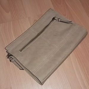 Bueno tan faux leather handpurse. Inv#4/20